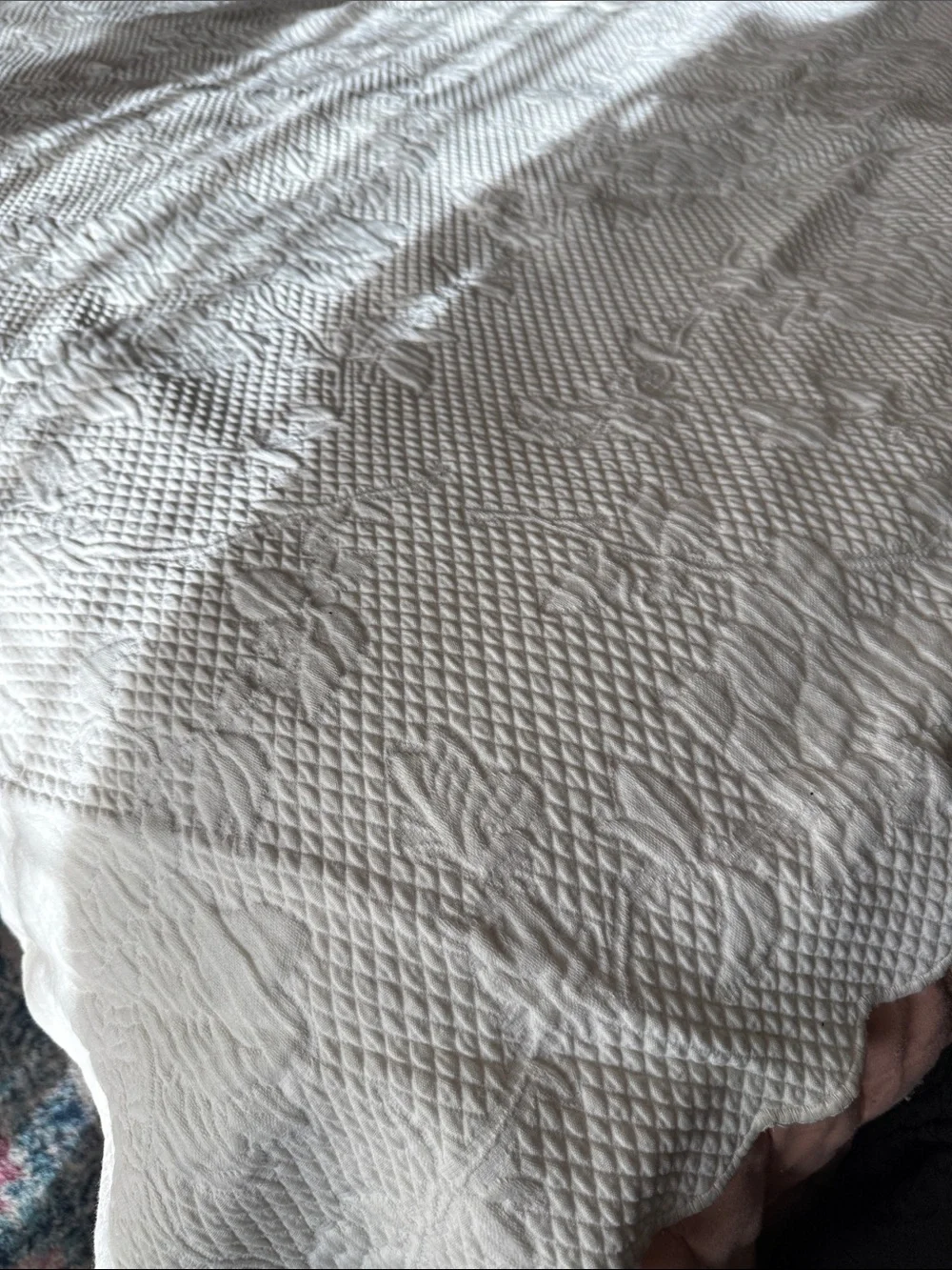 The Company Store White Quilted Bedspread Scalloped Edge coverlet Queen